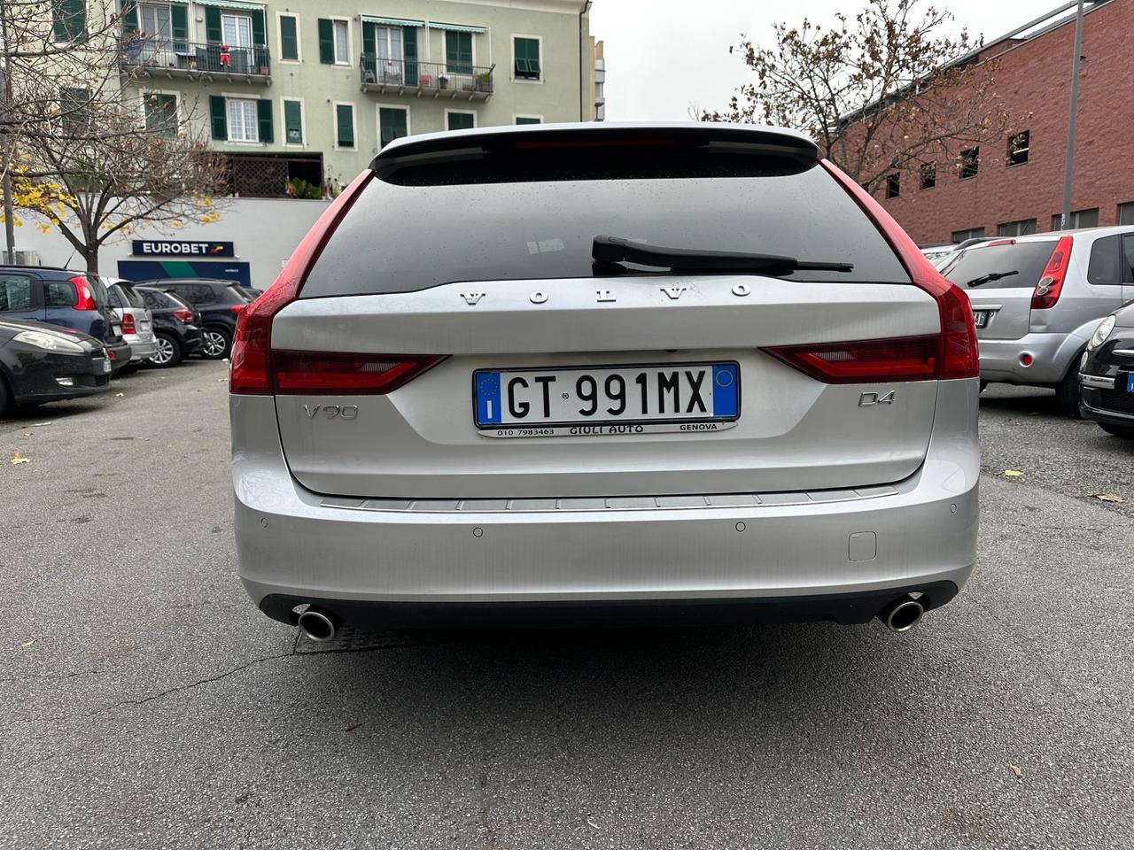 Volvo V90 D4 R-design