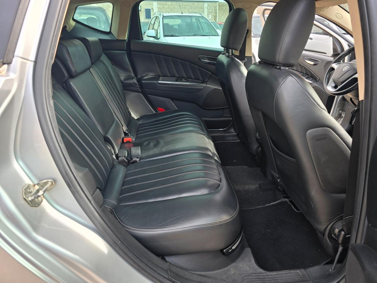 Lancia Delta 1.6 MJT 120cv doppio tetto aprib. Automat. 2009