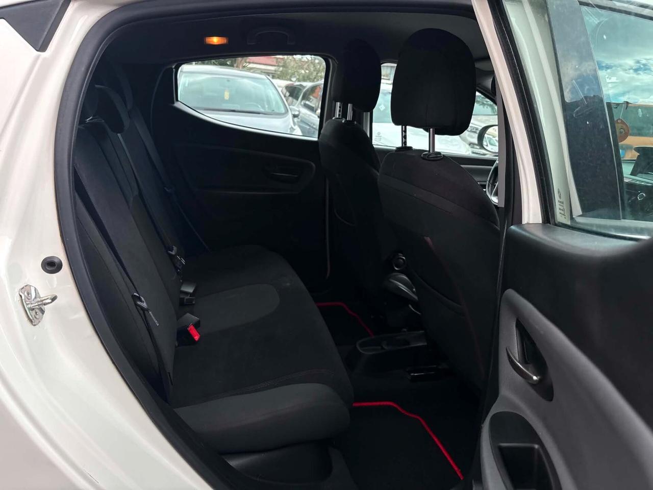 Lancia Ypsilon 1.3 MJT 16V 95 CV 5 porte S&S Silver