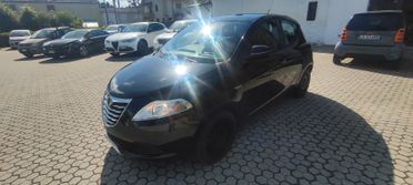 Lancia Ypsilon 1.2 69 CV 5 porte Silver Elefantino Rosa