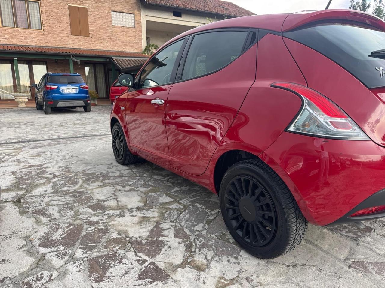 Lancia Ypsilon 1.0 FireFly 5 porte S&S Hybrid Ecochic Gold neopatentati