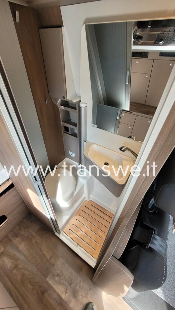 Carado CV 600 PRO+ camper van con tetto POP UP