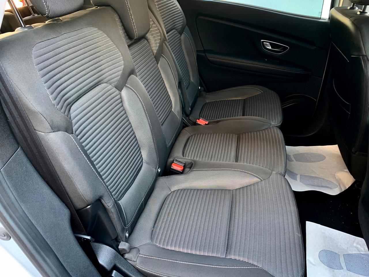 Renault Grand Scenic dCi 120 CV EDC Sport 7 POSTI
