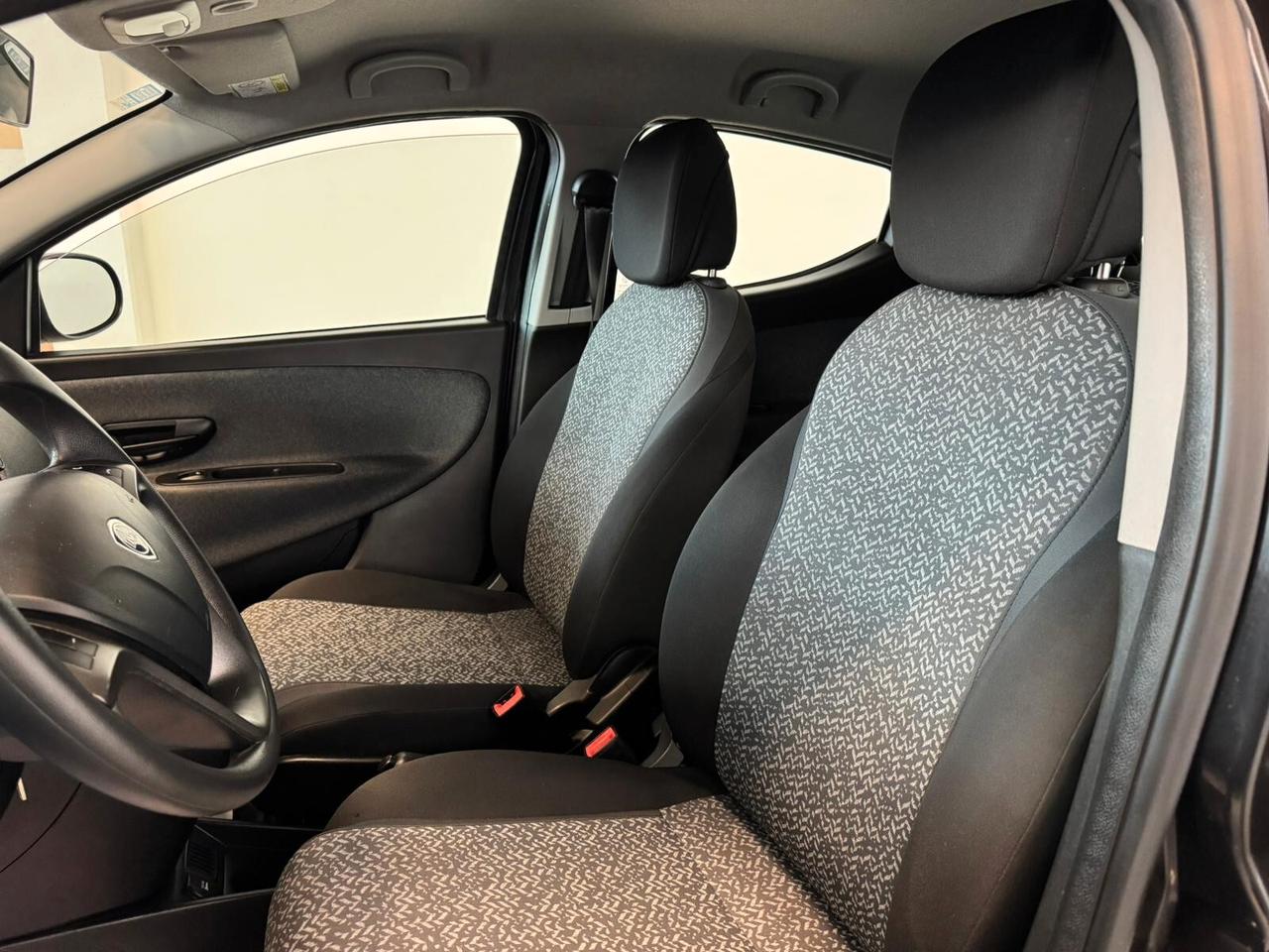 Lancia Ypsilon 1.2 69 CV 5 porte S&S Platinum 5 p.ti