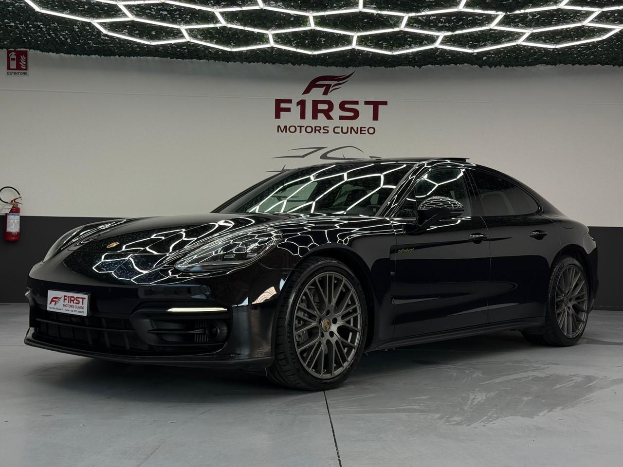 Porsche Panamera 4 PLATINUM EDITION