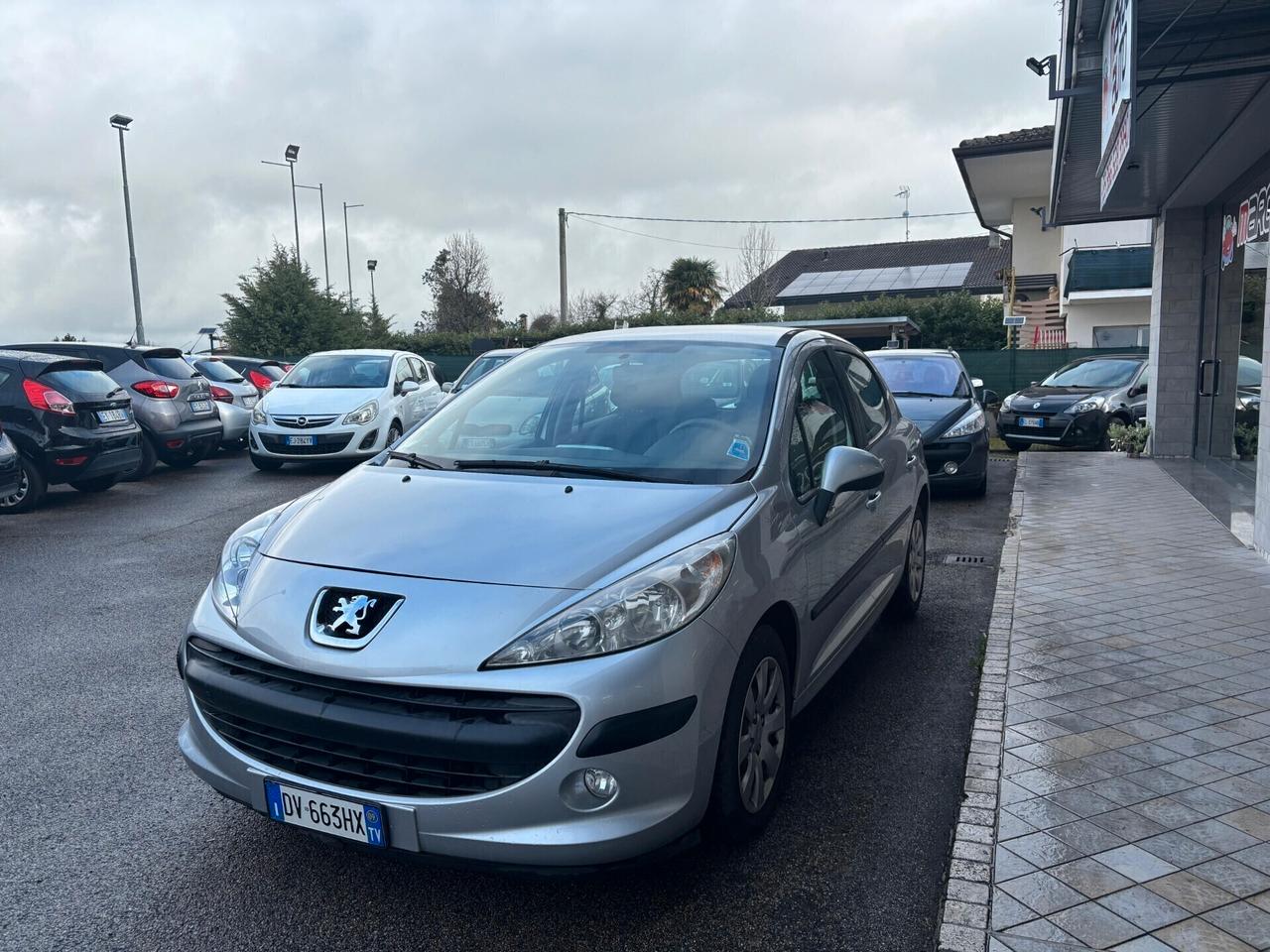 Peugeot 207 1.4 benzina Neopatentati