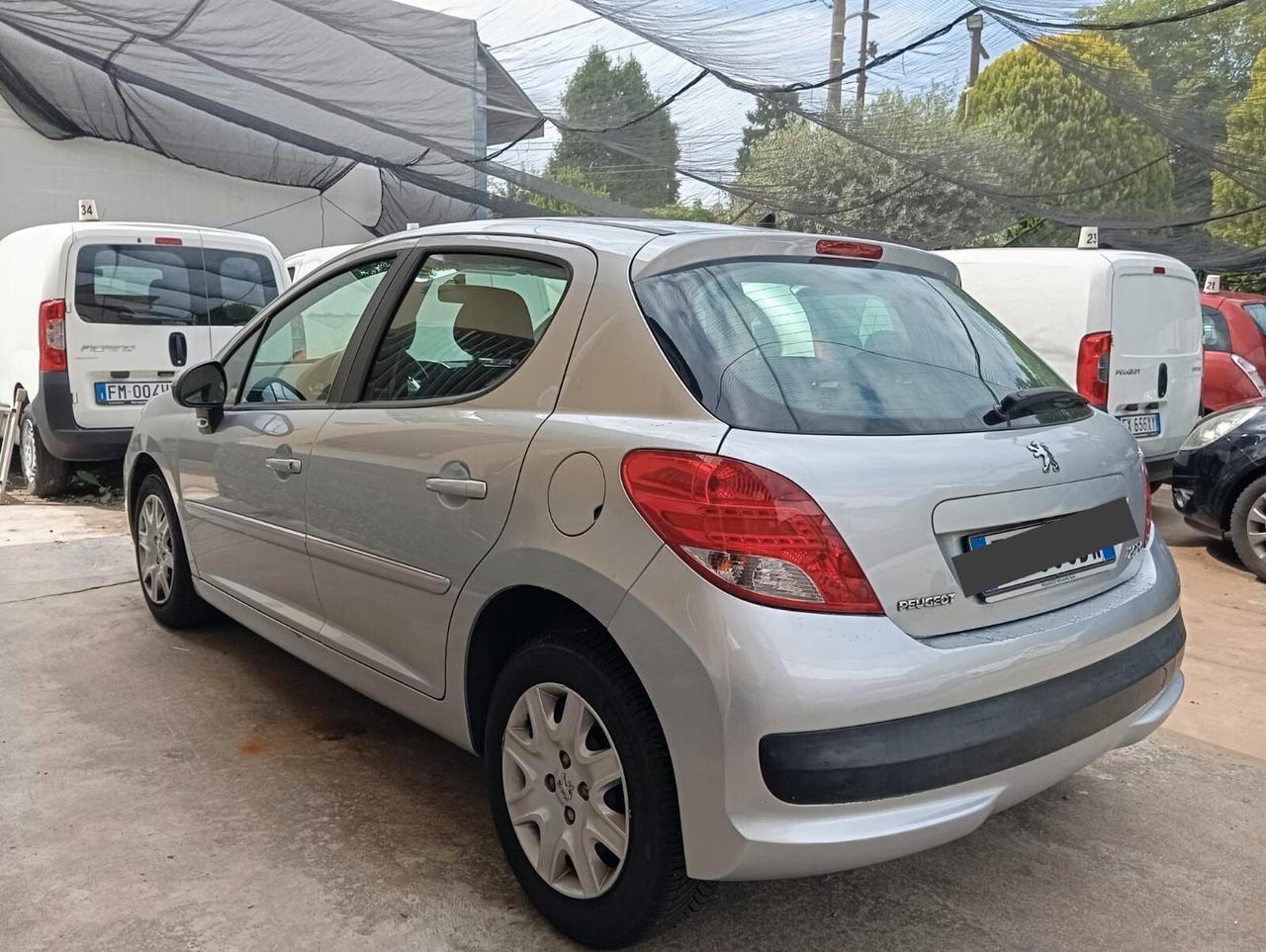 Peugeot 207 Plus 1.4 HDi 70CV 5 porte