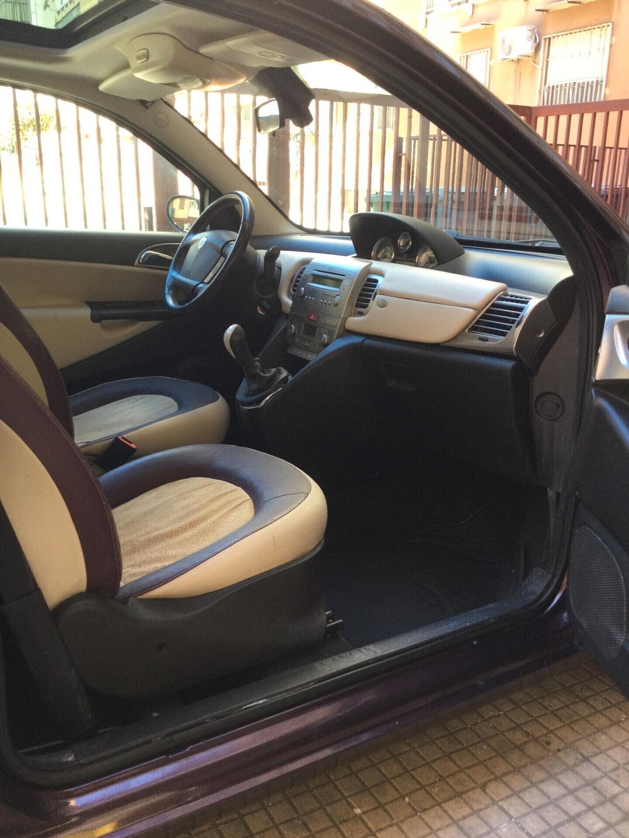 Lancia Ypsilon 1.3 MJT 75 CV Moda Milano