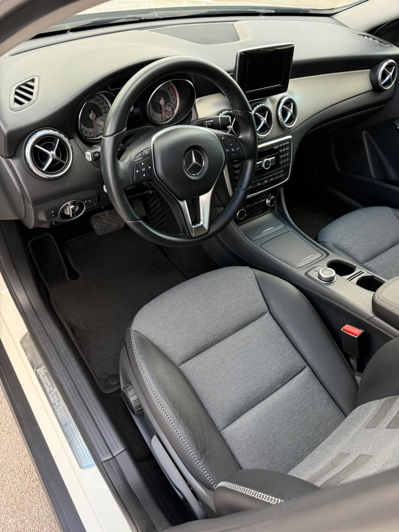 Mercedes-benz GLA 200 CDI Automatic Premium