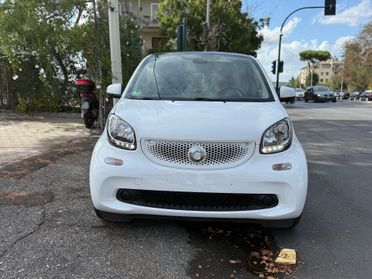 Smart ForTwo 1.0 71cv Coupe Clima cambio Auto Navi