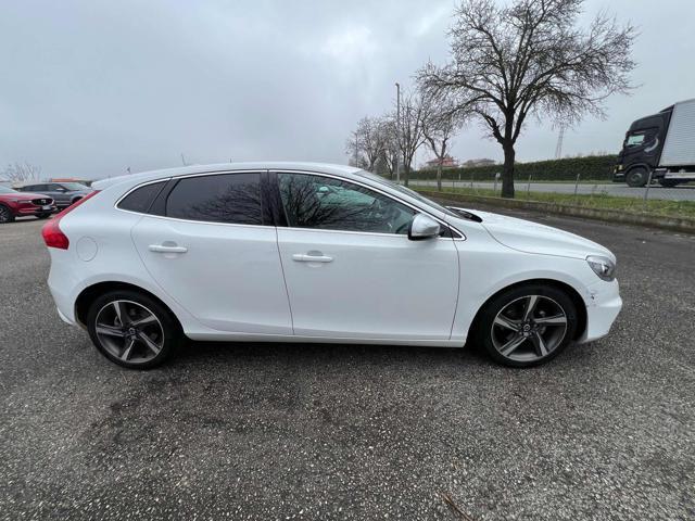 VOLVO V40 D2 1.6 R-design Momentum