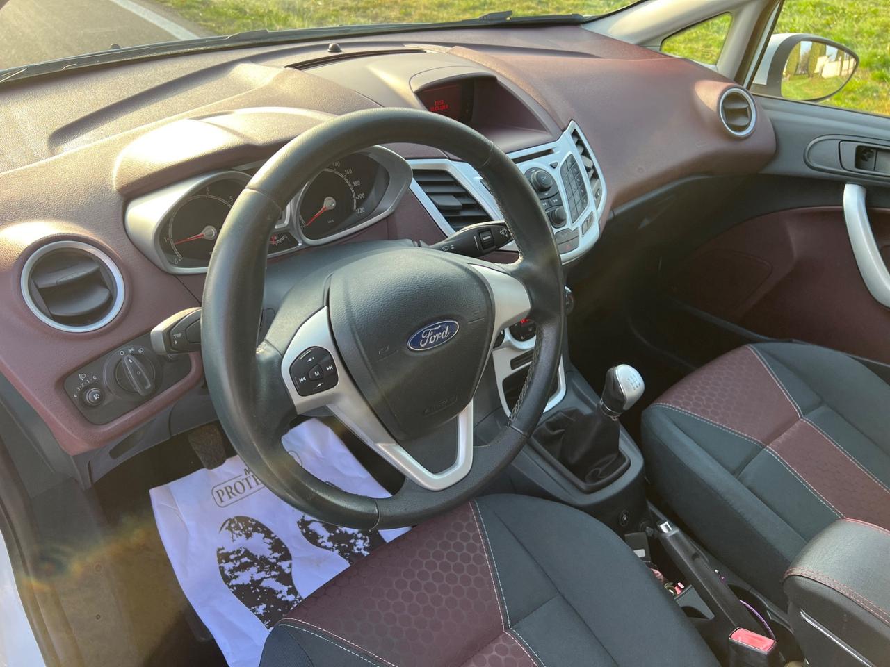 Ford Fiesta 1.4 5 porte Bz.- GPL Titanium