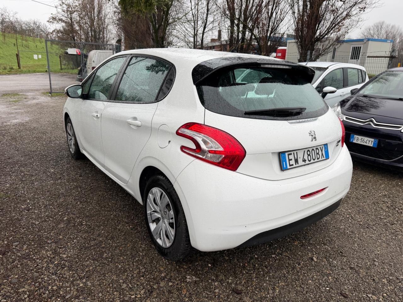 Peugeot 208 1.4 e-HDi 68 CV S&S robotizzato 5 porte Active