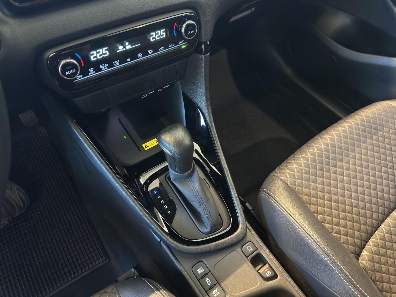 Toyota Yaris 1.5h 130 Lounge
