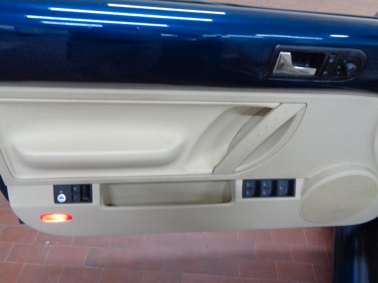 Volkswagen New Beetle 2.0 Cabrio