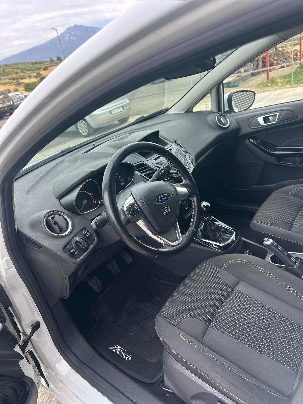 Ford Fiesta 1.5 TDCi 75CV 5 porte Black & White Edition