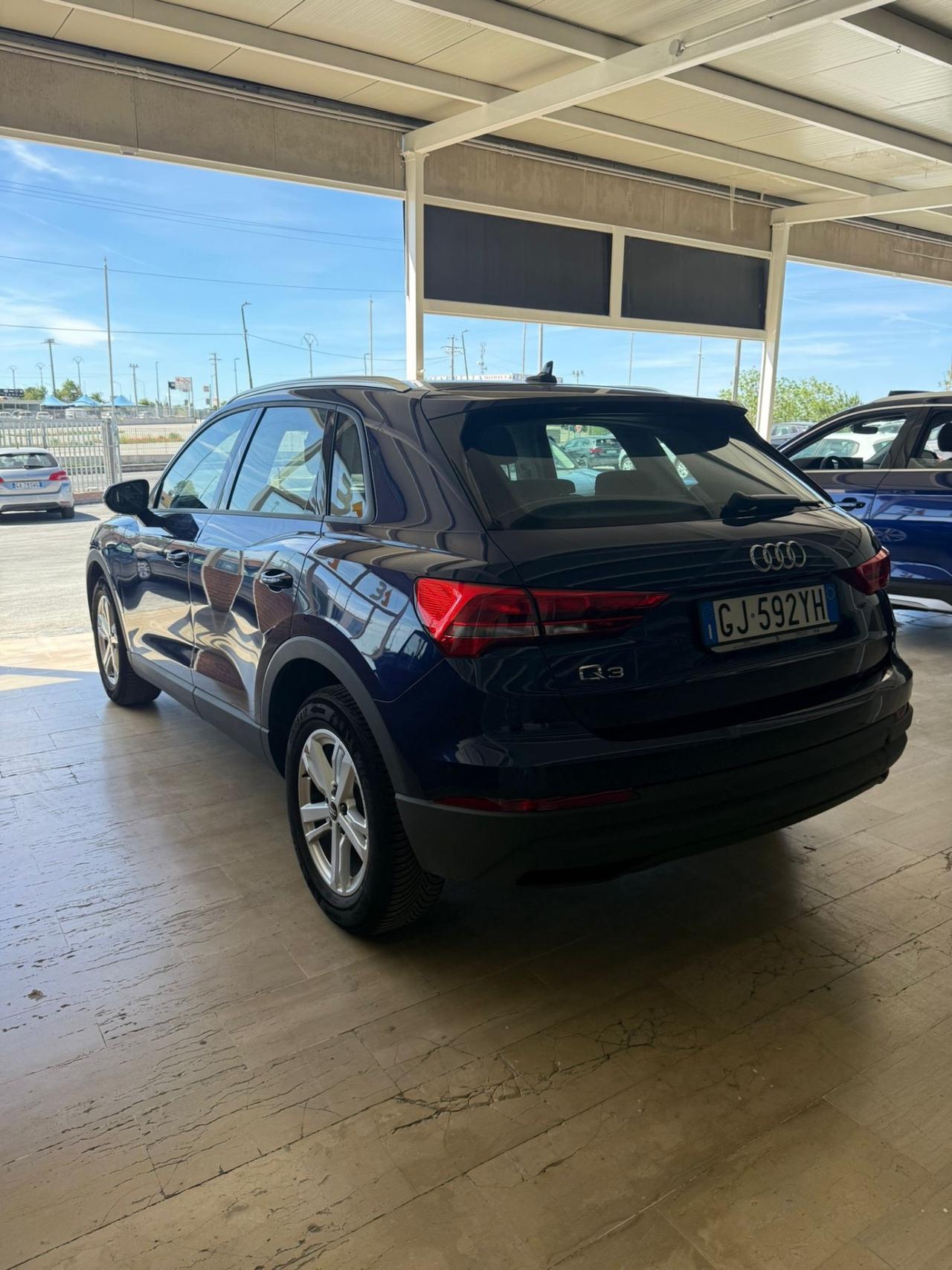 Audi Q3 35 TDI S tronic Business