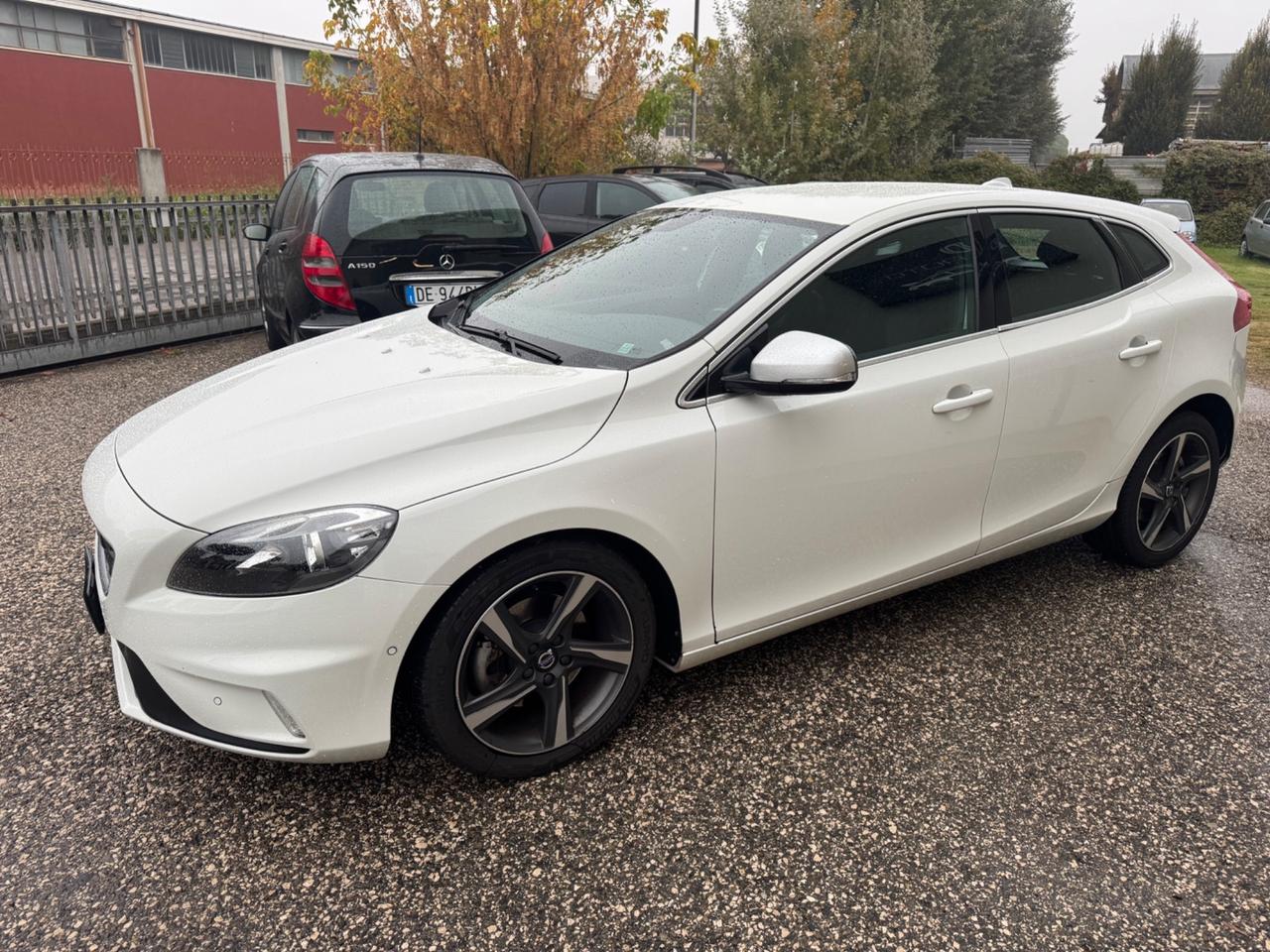 Volvo V40 D2 1.6 Powershift R-design Kinetic