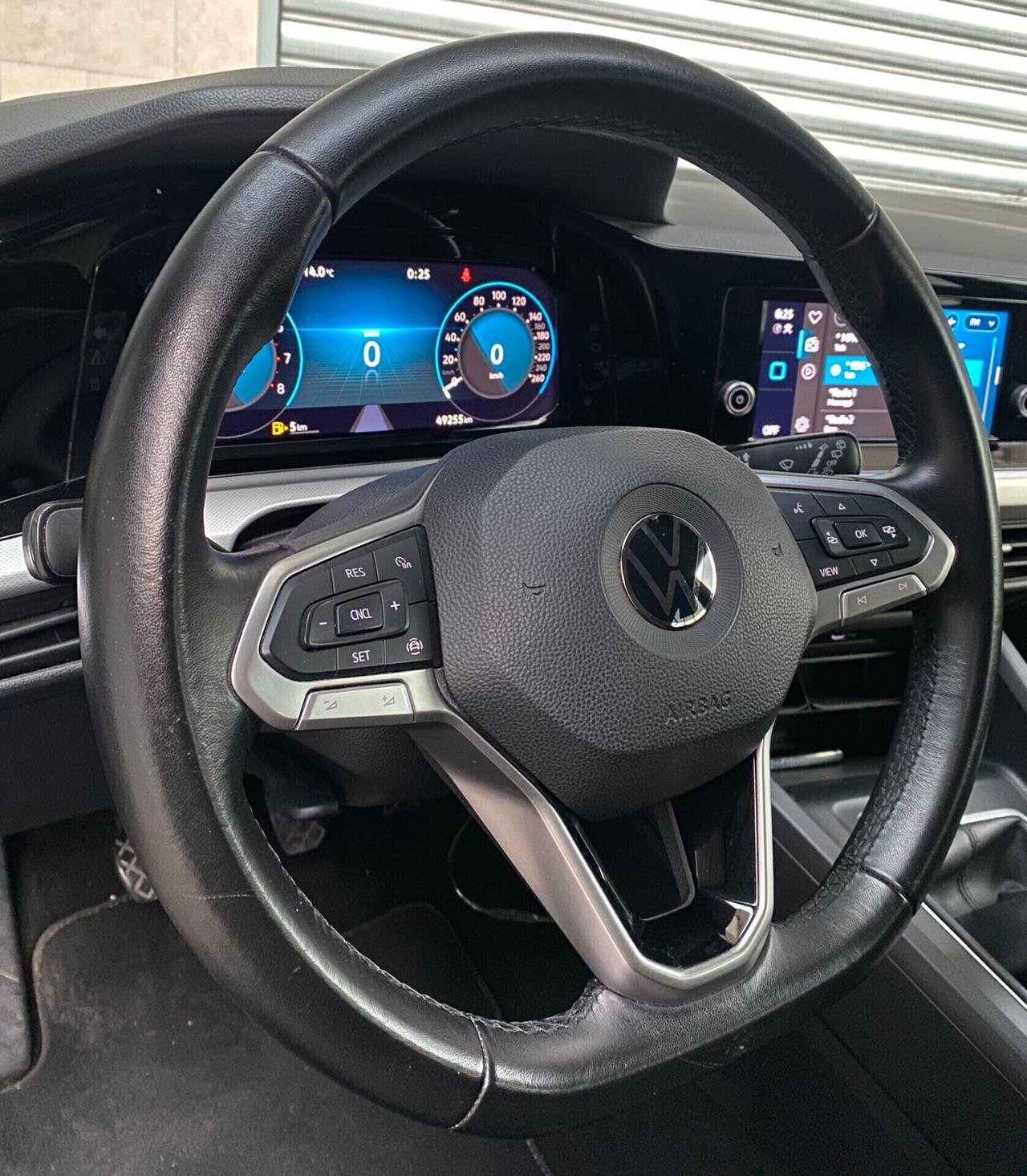 Volkswagen Golf 8 1.0 TSI 90cv - OK NEOPATENTATI