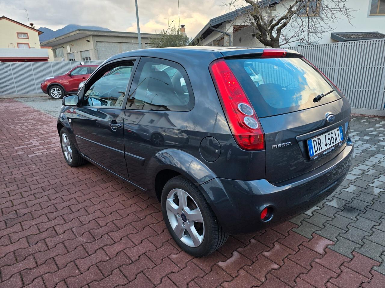Ford Fiesta 1.4 TDCi 68CV 3 porte Titanium