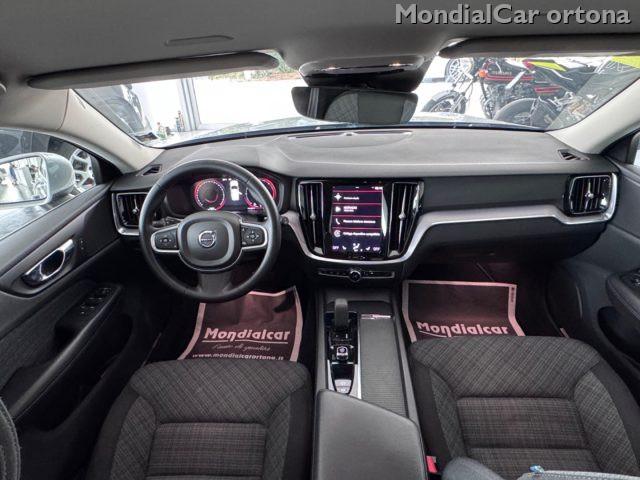 VOLVO V60 B4 (d) automatico Essential