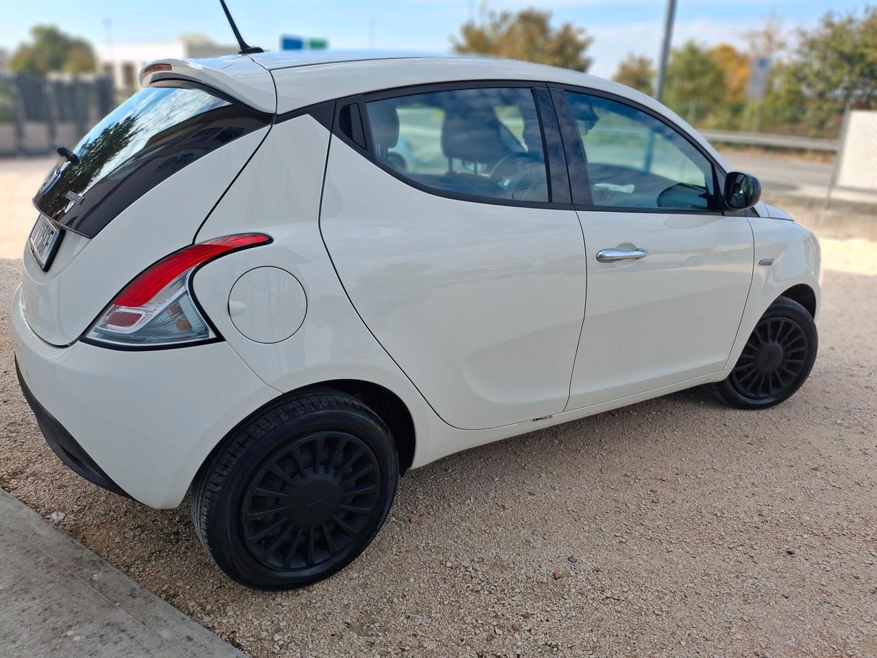 Lancia Ypsilon 1.0 FireFly 5 porte S&S Hybrid Silver Plus