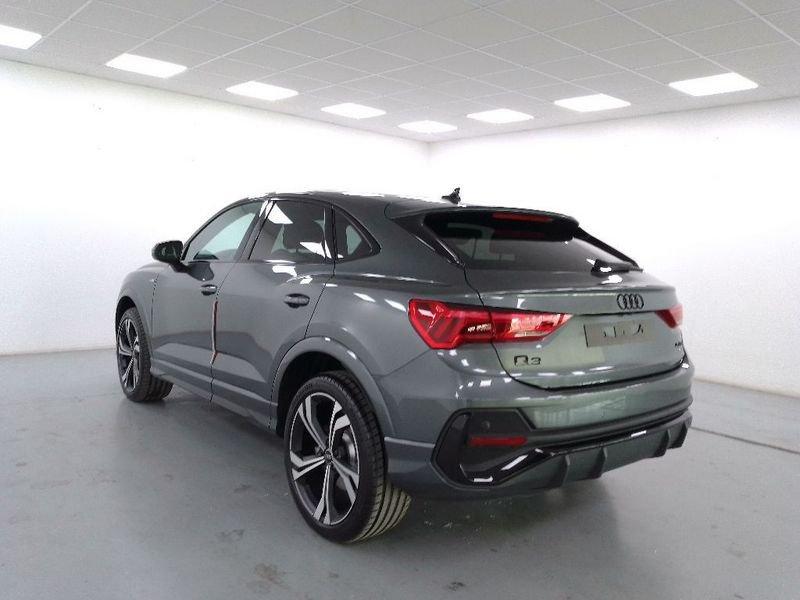 Audi Q3 Sportback 40 2.0 tdi Identity Black quattro 193cv s-tronic