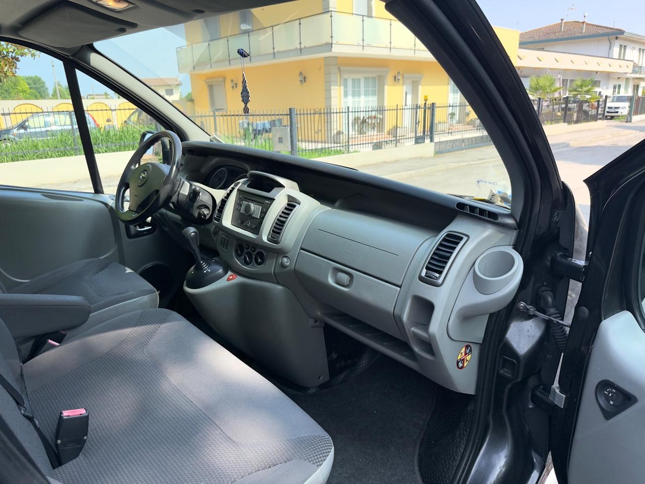 Opel Vivaro 27 2.5 CDTI PC-TN Combi Semivetrato