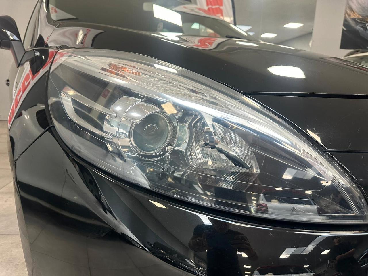 Renault Scenic Scénic XMod dCi 110 CV EDC Limited
