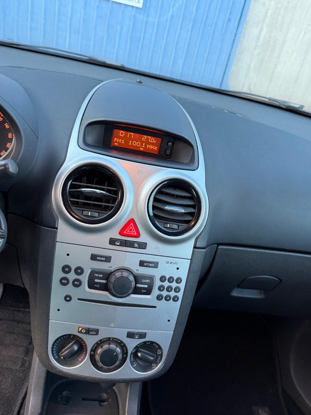 Opel Corsa 1.2 3 porte Club