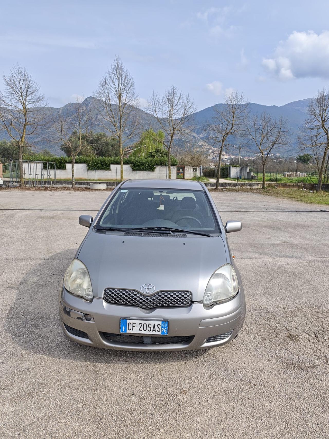 Toyota Yaris 1.0i 16V cat 5 porte Sol