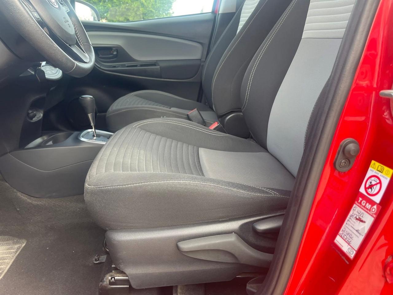 Toyota Yaris Trend Red Edition 1.5h Hybrid 73cv
