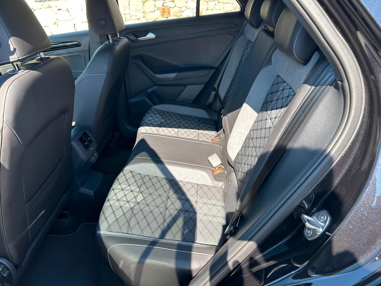 Volkswagen T-Roc 1.5 TSI ACT DSG R-Line