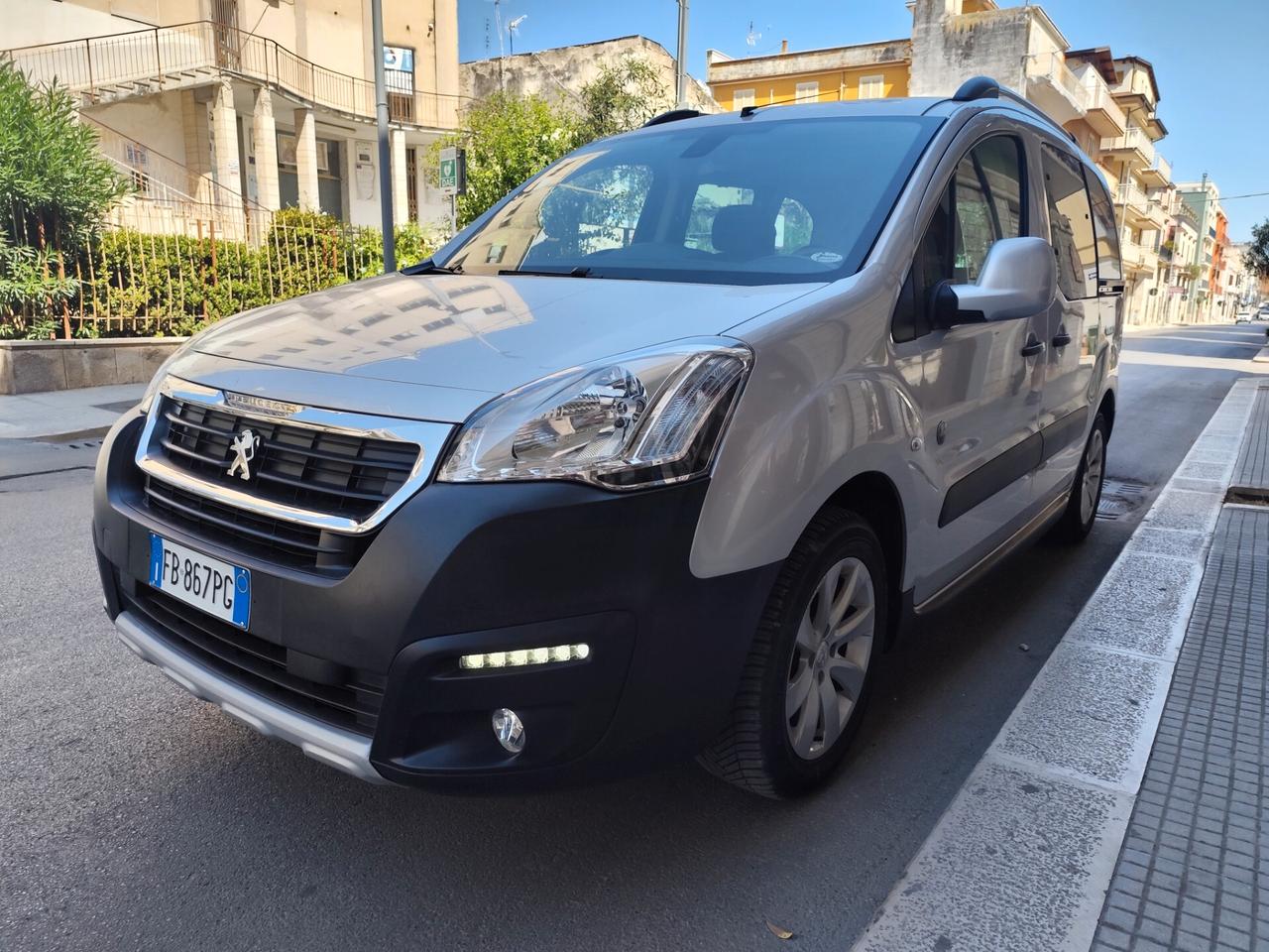 Peugeot Partner Tepee 1.6 BlueHDi 100CV Outdoor