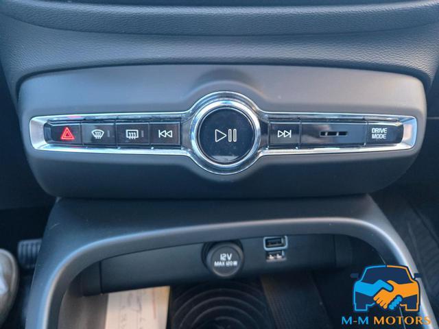 VOLVO XC40 D4 AWD Geartronic Momentum