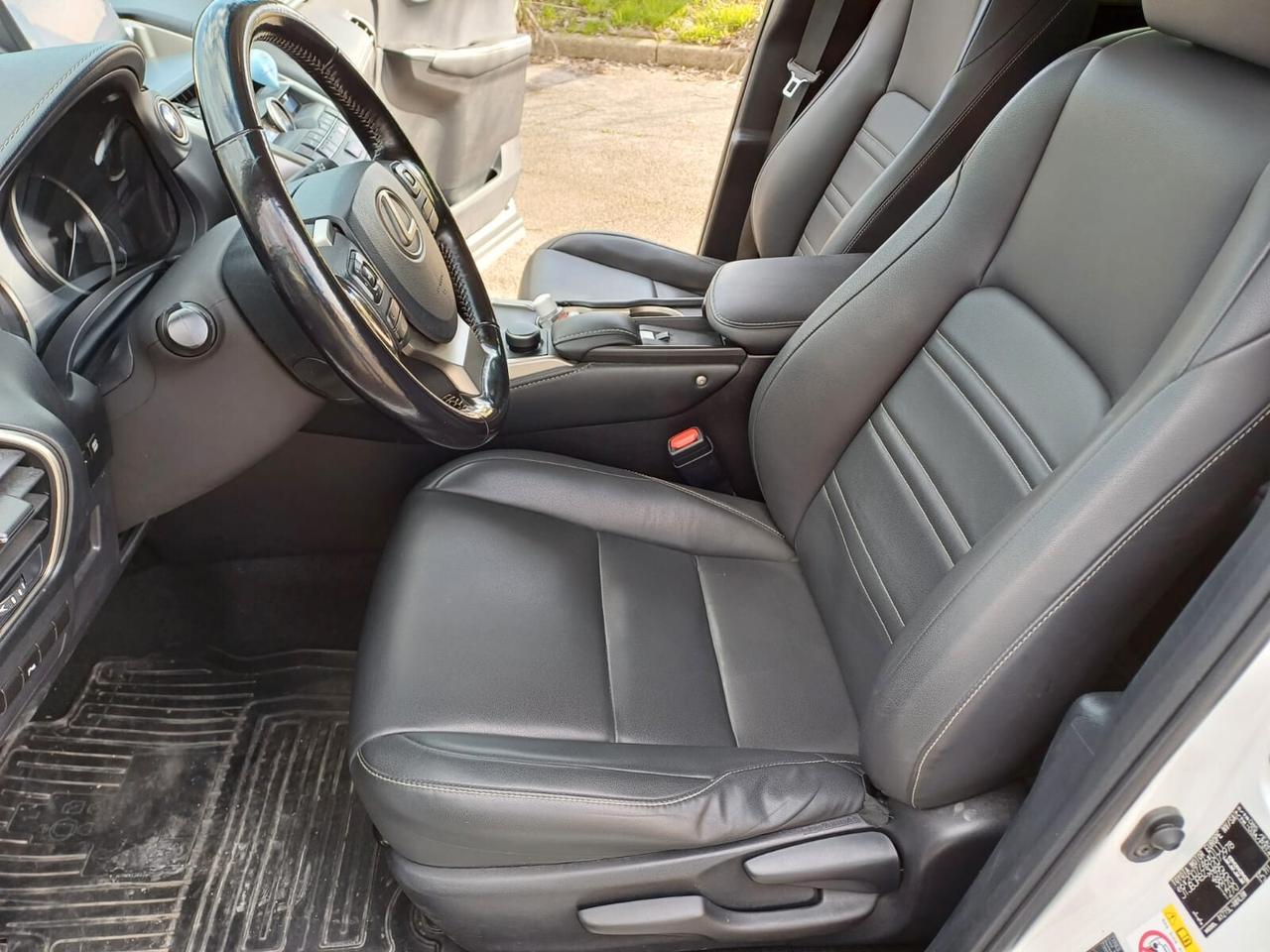 Lexus NX 300h Hybrid 4WD Luxury