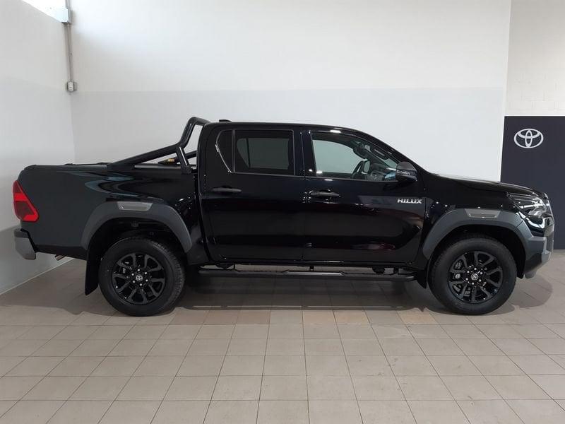 Toyota Hilux 2.8 D A/T 4WD 4 porte Double Cab Invincible