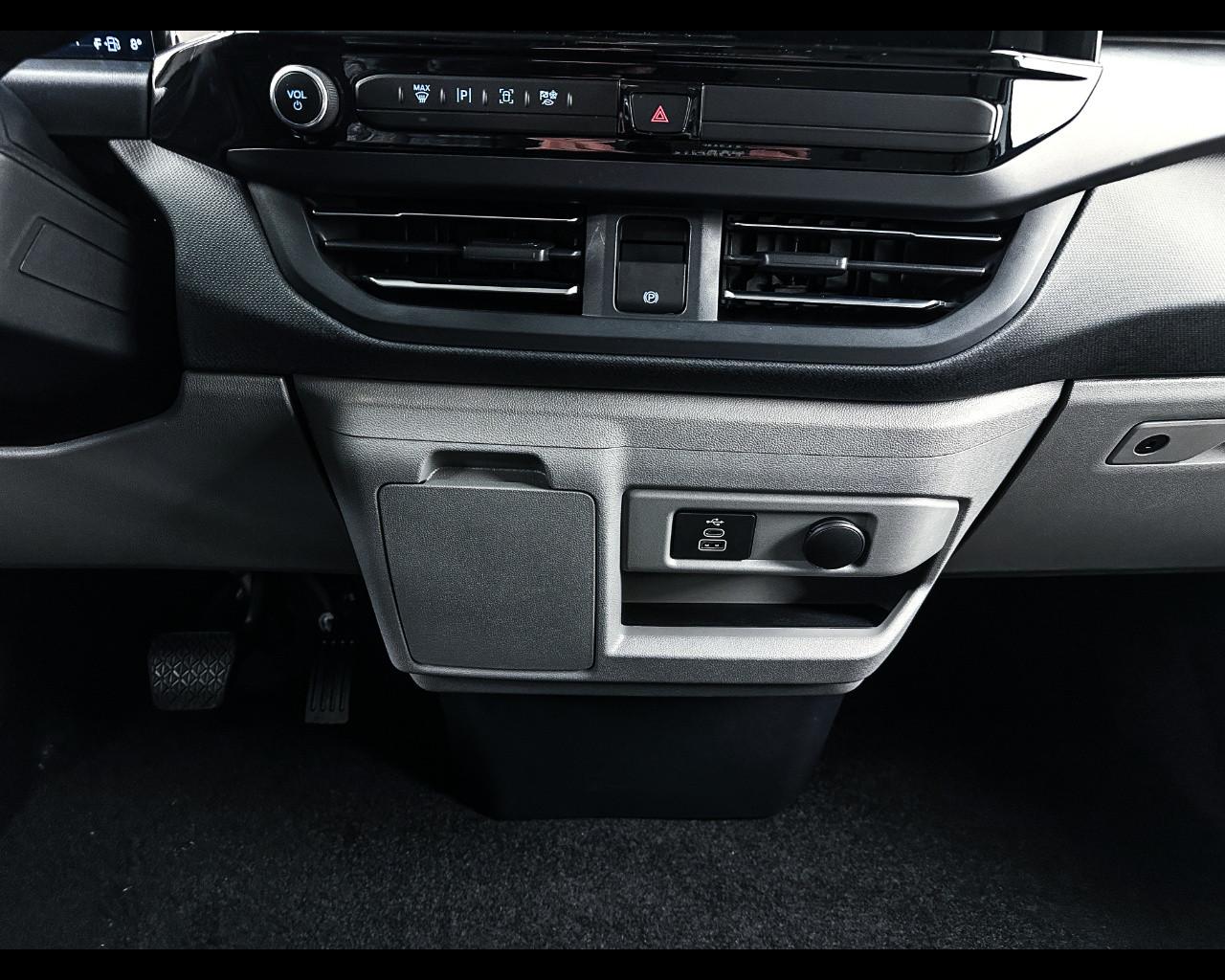 FORD Tourneo Custom 2ªs - Tourneo Custom 320 2.0 EcoBlue 170CV aut. PL Titanium