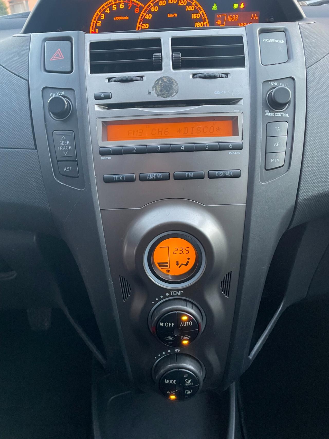 Toyota Yaris 1.3 5 porte Sol my10 facelift IDONEA NEOPATENTATI