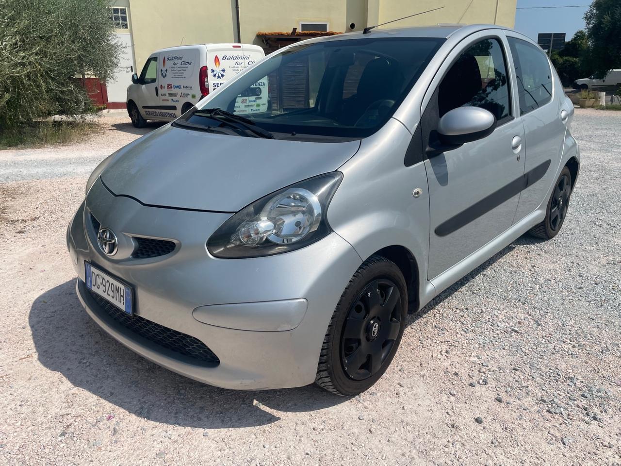 Toyota Aygo 1.0 12V VVT-i 5 porte Sol