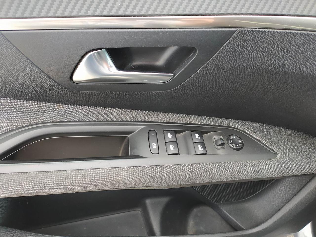 Peugeot 3008 Active 1.5 Blue HDI 130