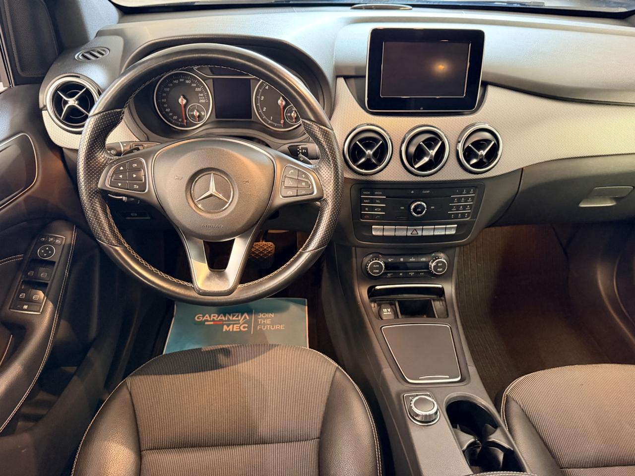 Mercedes-benz B 200 Premium