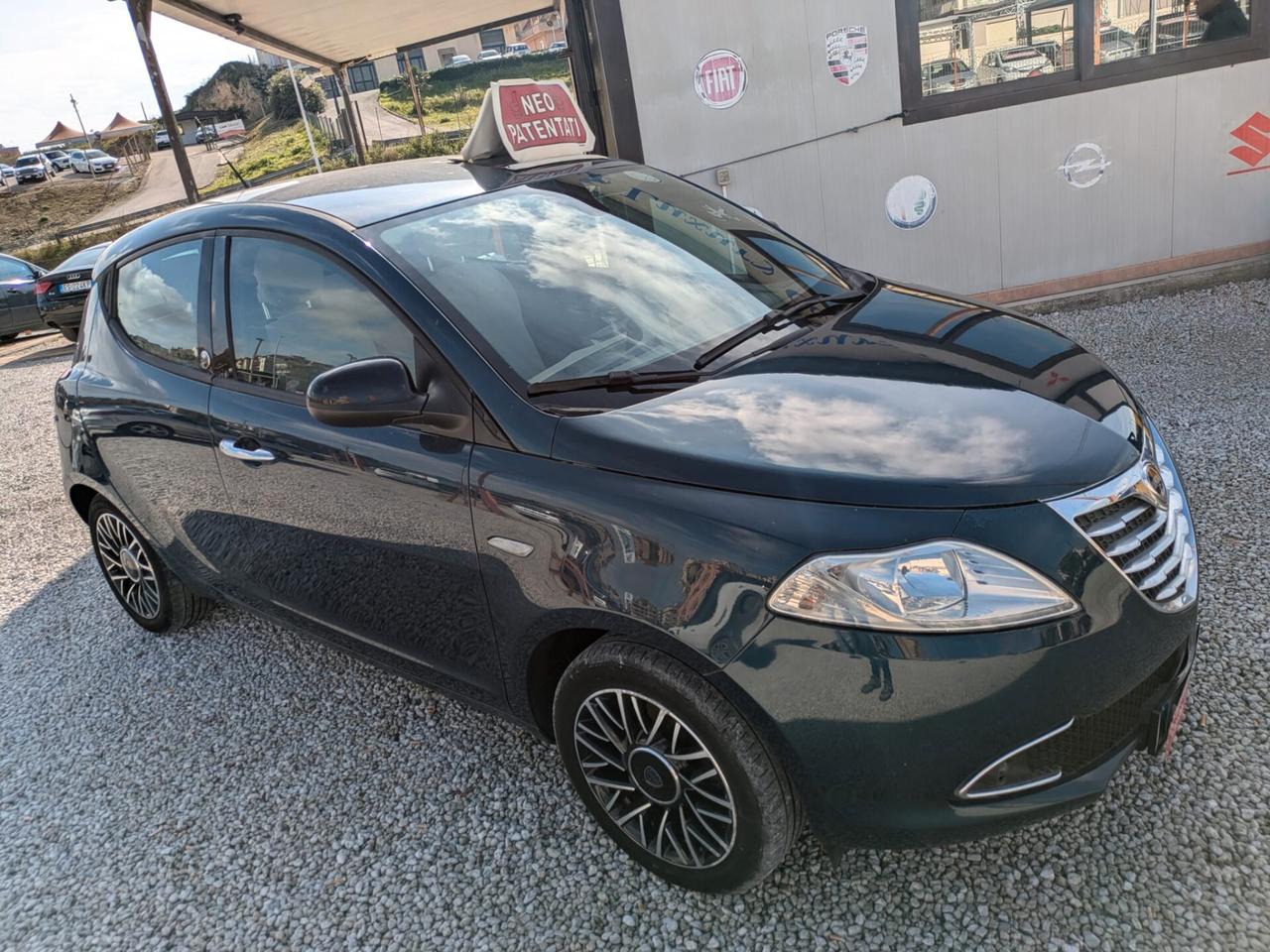 Lancia Ypsilon 1.2 69 CV 5 porte Gold