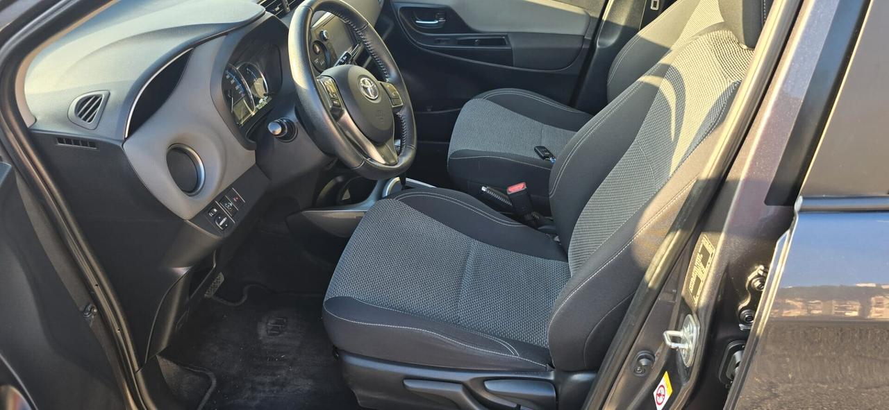 Toyota Yaris 1.5 Hybrid tagliandi Toyota ben accessoriata