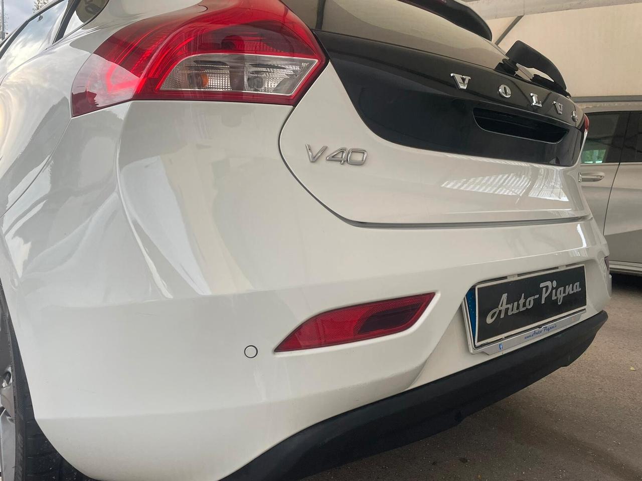 Volvo V40 D2 R-design Momentum