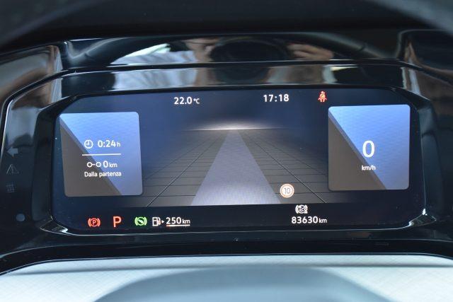 VOLKSWAGEN Golf 1.0 eTSI EVO DSG Life *Luci ambiente*