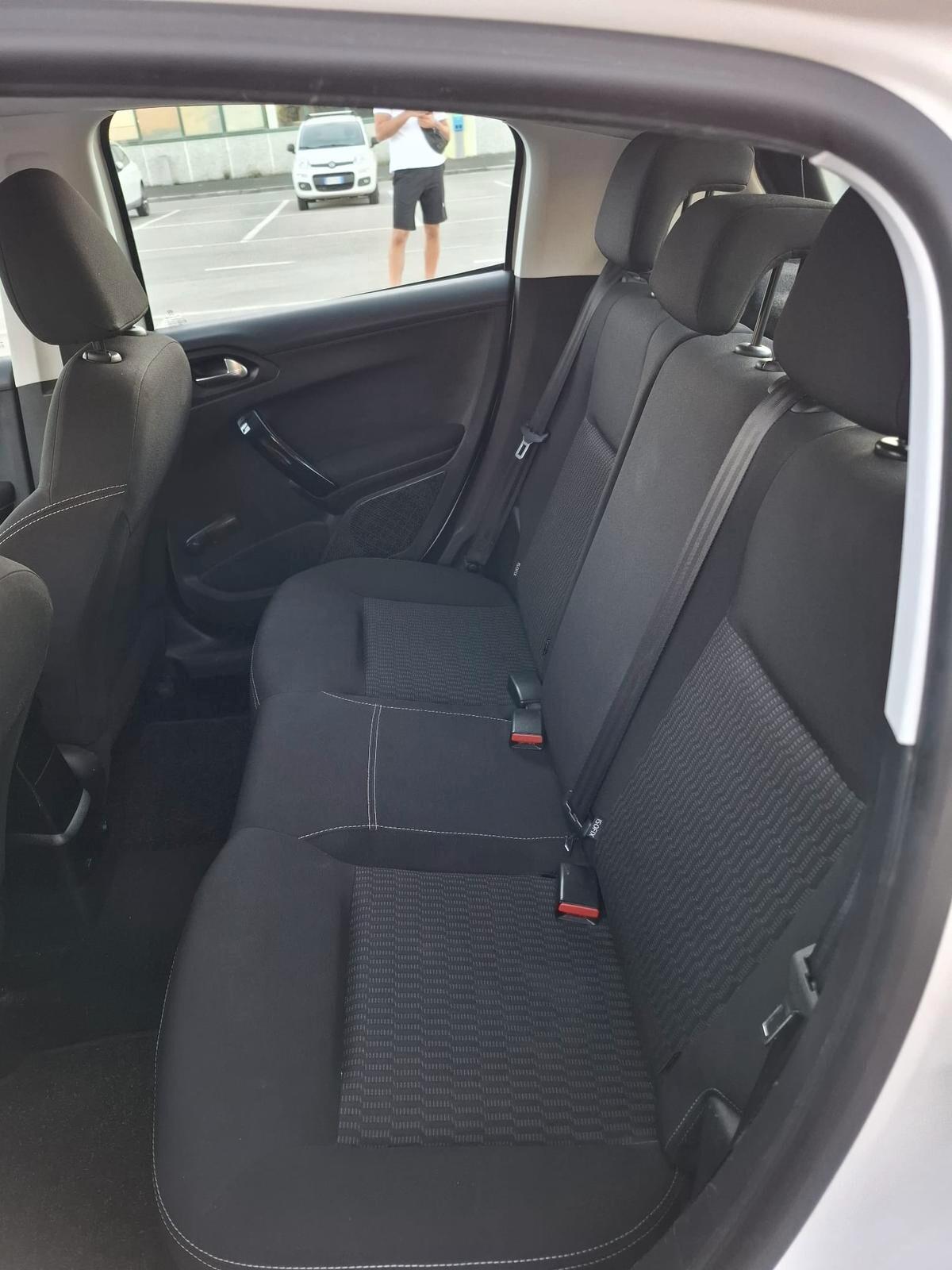 Peugeot 208 PureTech 82 5 porte Allure