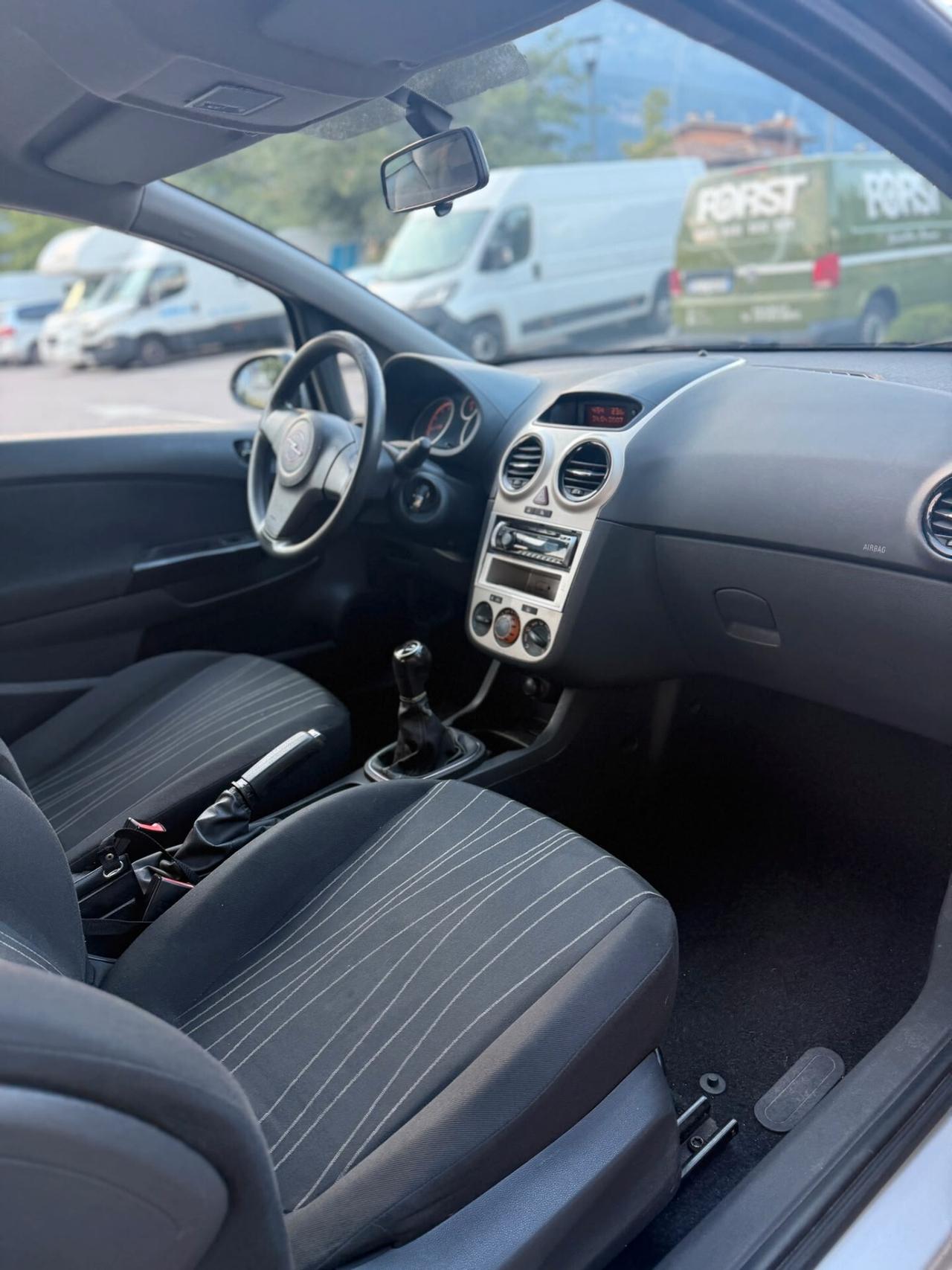 Opel Corsa 1.2 3 porte Club
