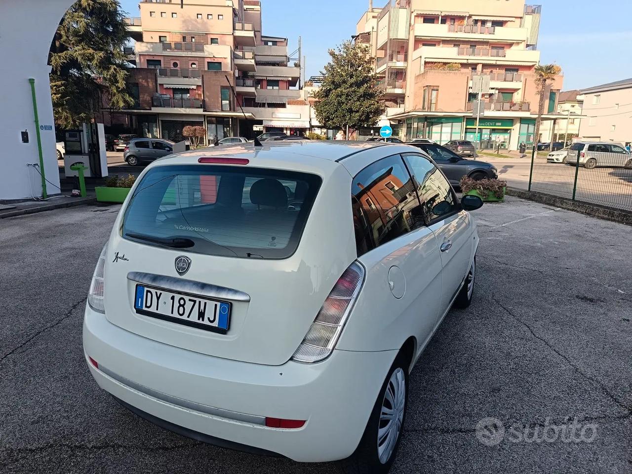 Lancia Ypsilon 2009 ok neo patente