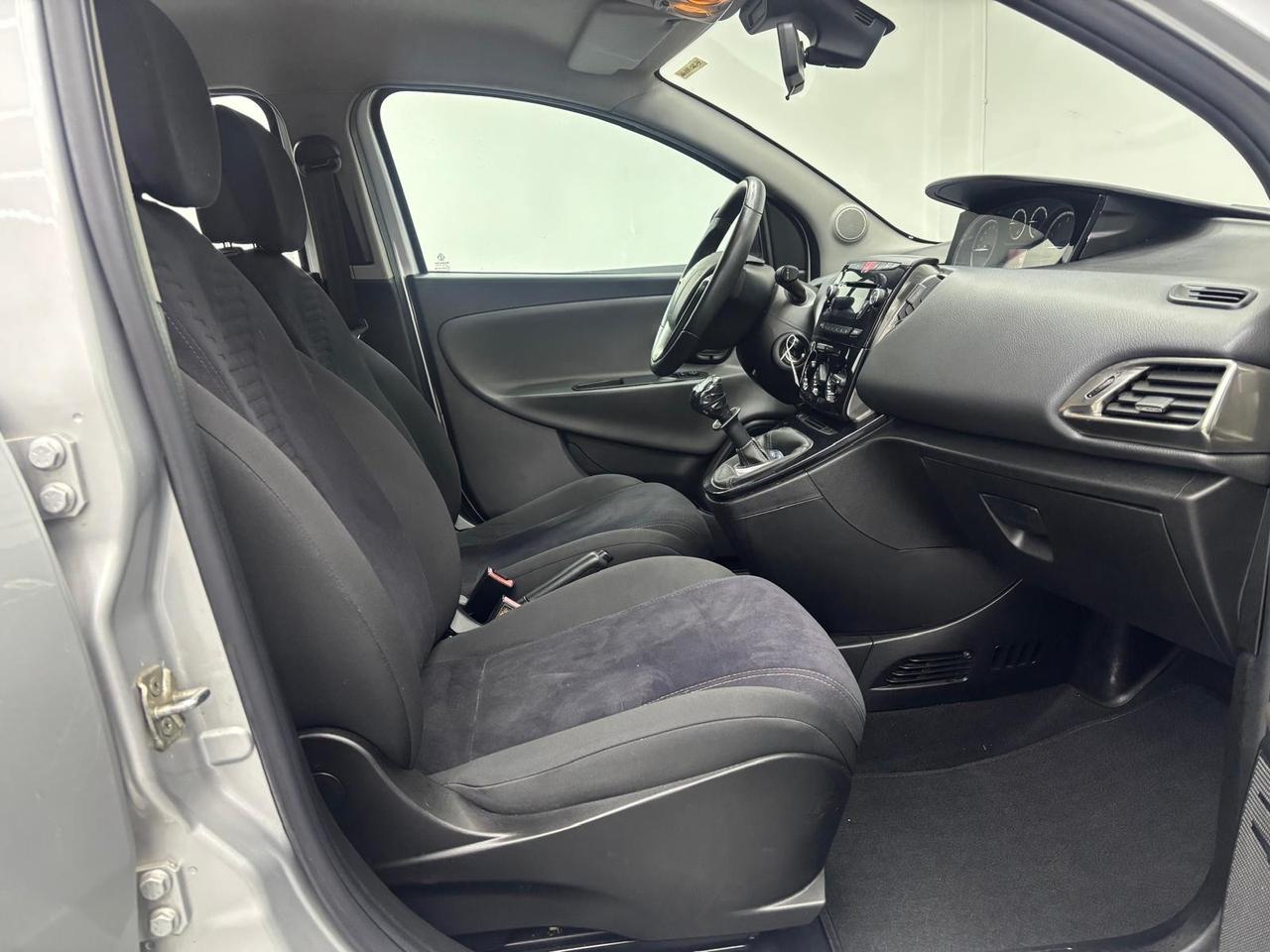 Lancia Ypsilon 1.2 69 CV 5 porte Platinum